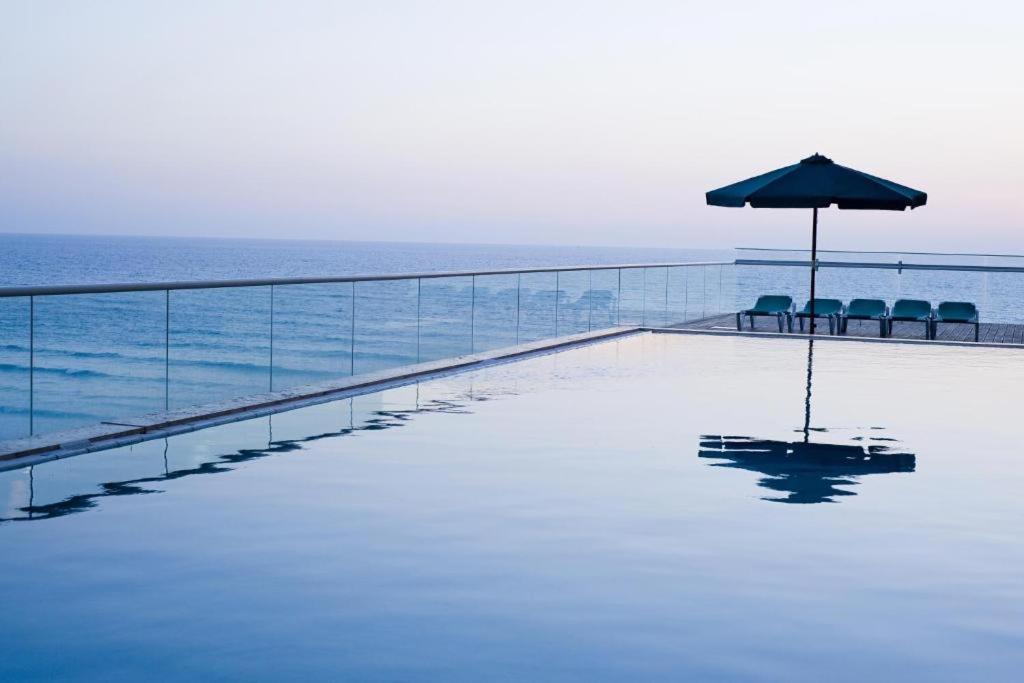 Share Suites Hotel Bat-Yam Bat Yam Bagian luar foto